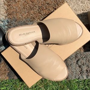 kelsi dagger flats